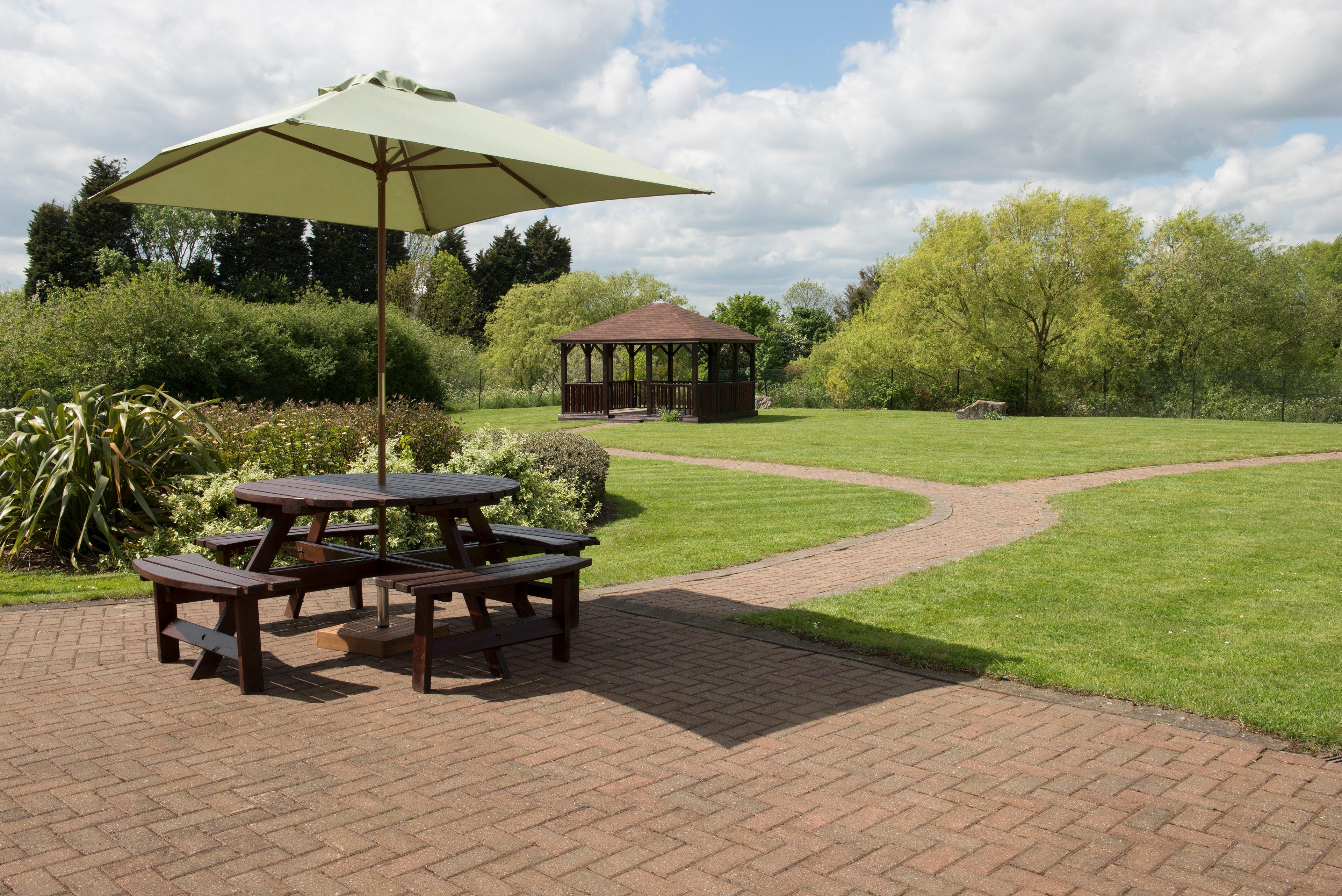 Holiday Inn Basildon, An Ihg Hotel Exterior photo