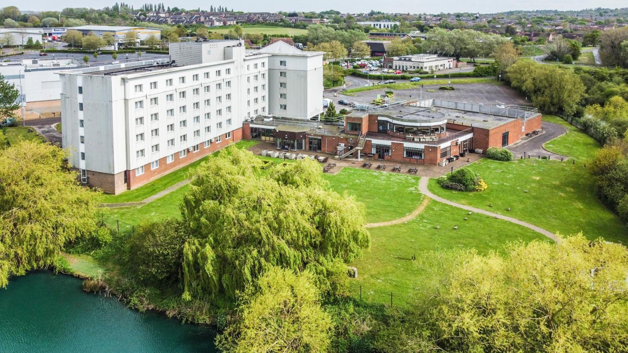 Holiday Inn Basildon, An Ihg Hotel Exterior photo